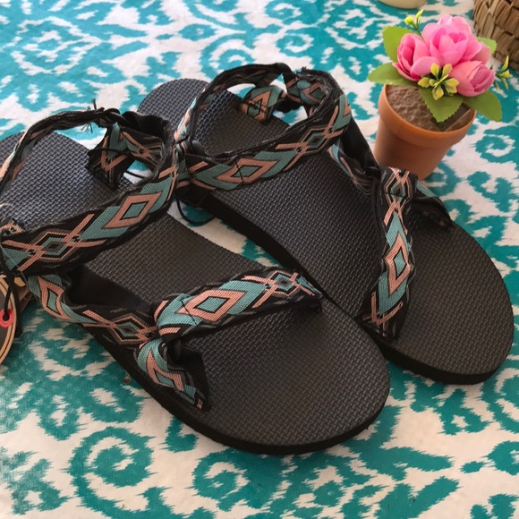 sandals - Picture 3 of 3